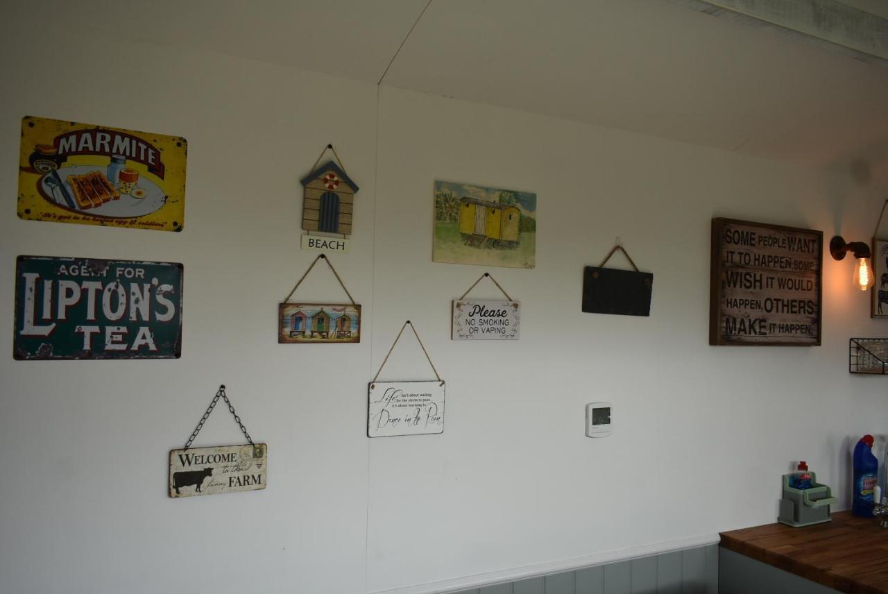 Lanterns Shepherds Huts & Glamping Happisburgh エクステリア 写真