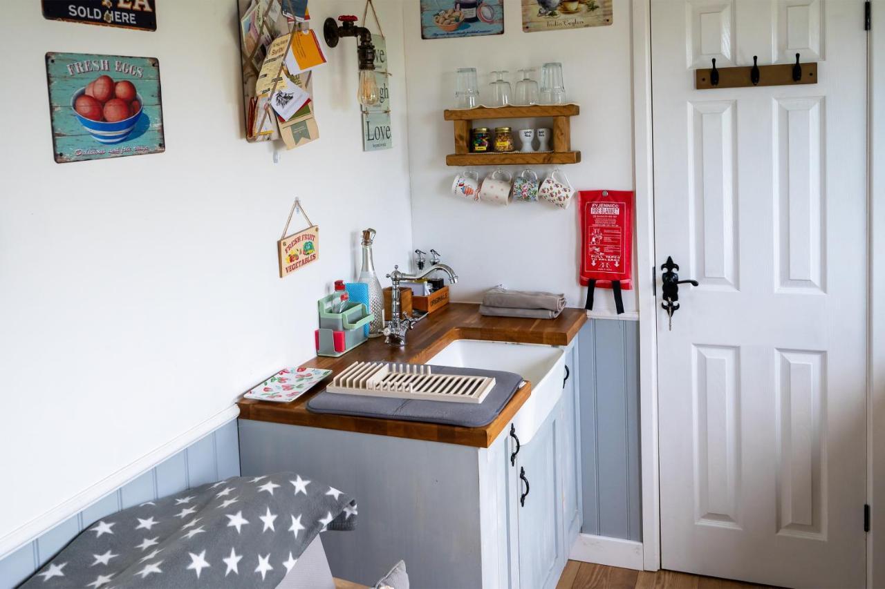 Lanterns Shepherds Huts & Glamping Happisburgh エクステリア 写真