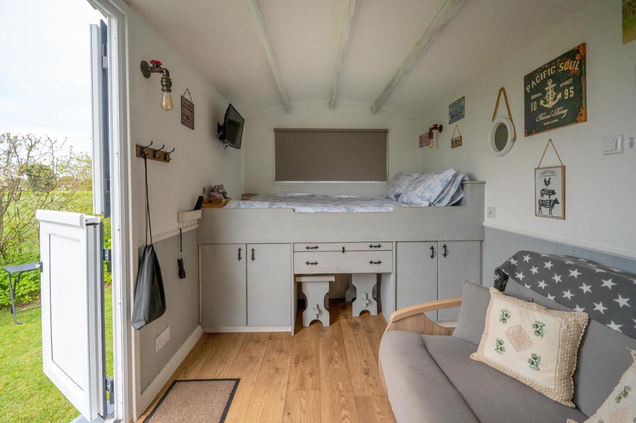 Lanterns Shepherds Huts & Glamping Happisburgh エクステリア 写真